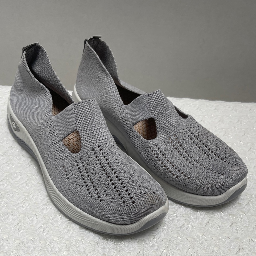 Women's Light Gray Knit Slip-On Sneakers